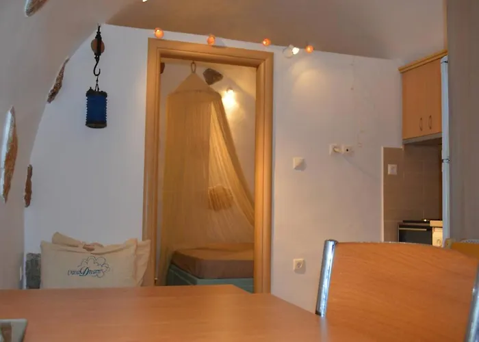 Tholari Project By S. Apartamento *